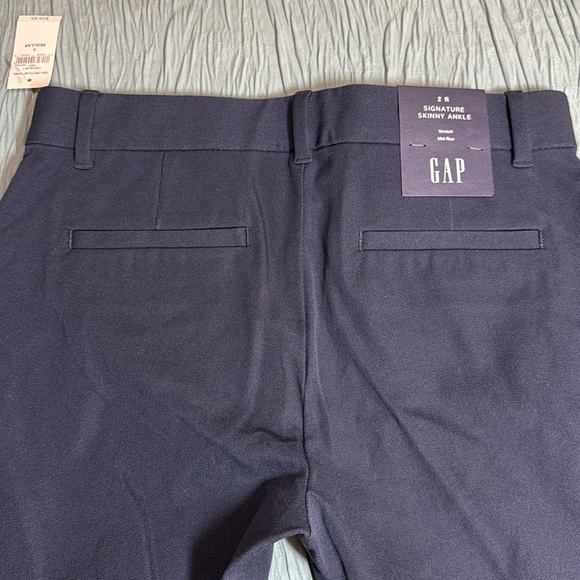 NWT: Gap Signature Skinny Ankle pants in navy blue, size 2R - Picture 3 of 5
